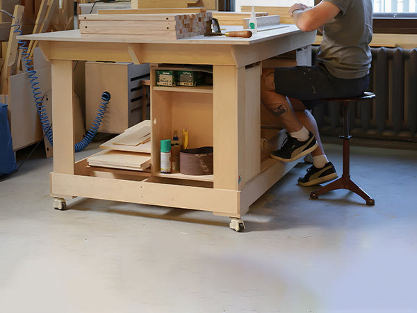 Leveling Casters vs. Retractable Casters: Which Is Right for Your Equipment?